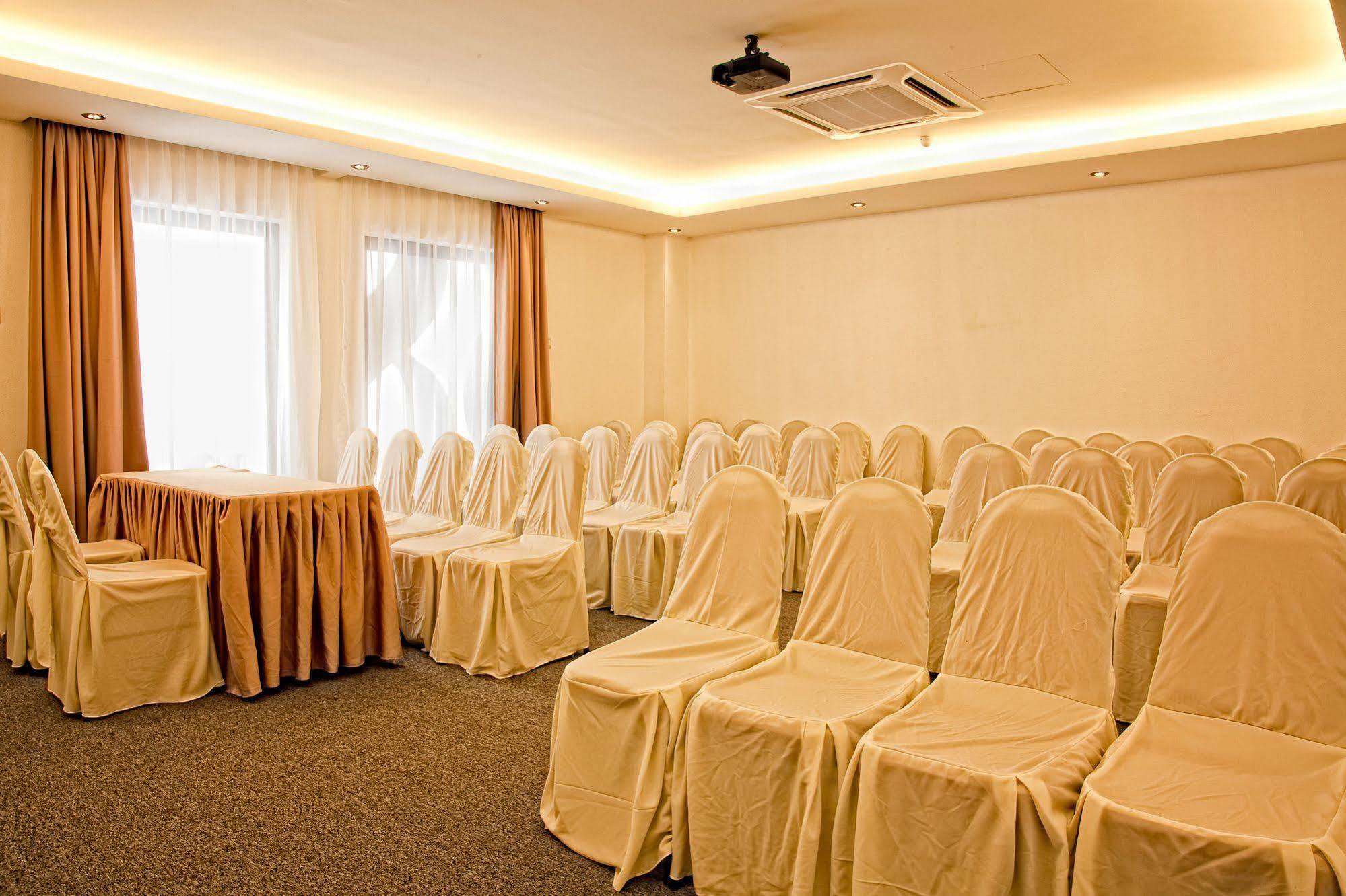 The Leverage Business Hotel - Rawang Exterior foto